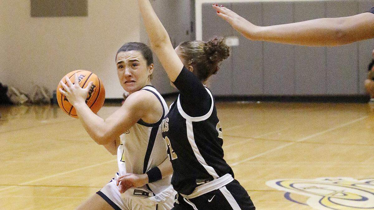 Carrollton Sela Travieso (2) plays against La Salle during Region 4-3A girls’ basketball final game on Friday, February 27, 2026 at Carrollton School in Coconut Grove. Andrew Uloza / for Miami Herald