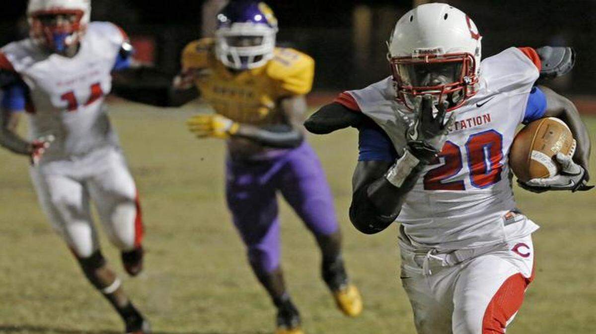 
Plantation's Jordan Johnson (20) makes a run for a touchdown against South Plantation in Plantation on Friday, Nov. 7, 2014.

