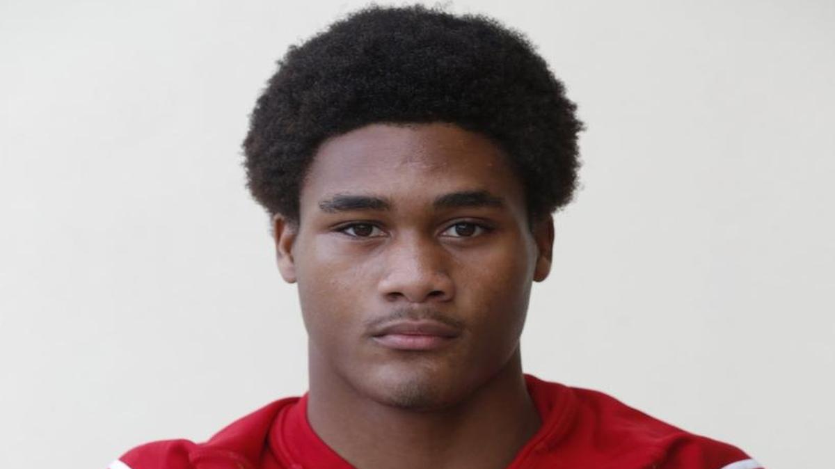 Cardinal Gibbons running back Deon McIntosh signed with Notre Dame.