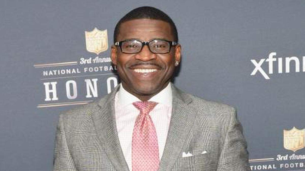 <cutline_leadin>Connections:</cutline_leadin> Former Dallas Cowboys receiver Michael Irvin maintains a close relationship with St. Thomas Aquinas and coaching legend George Smith.