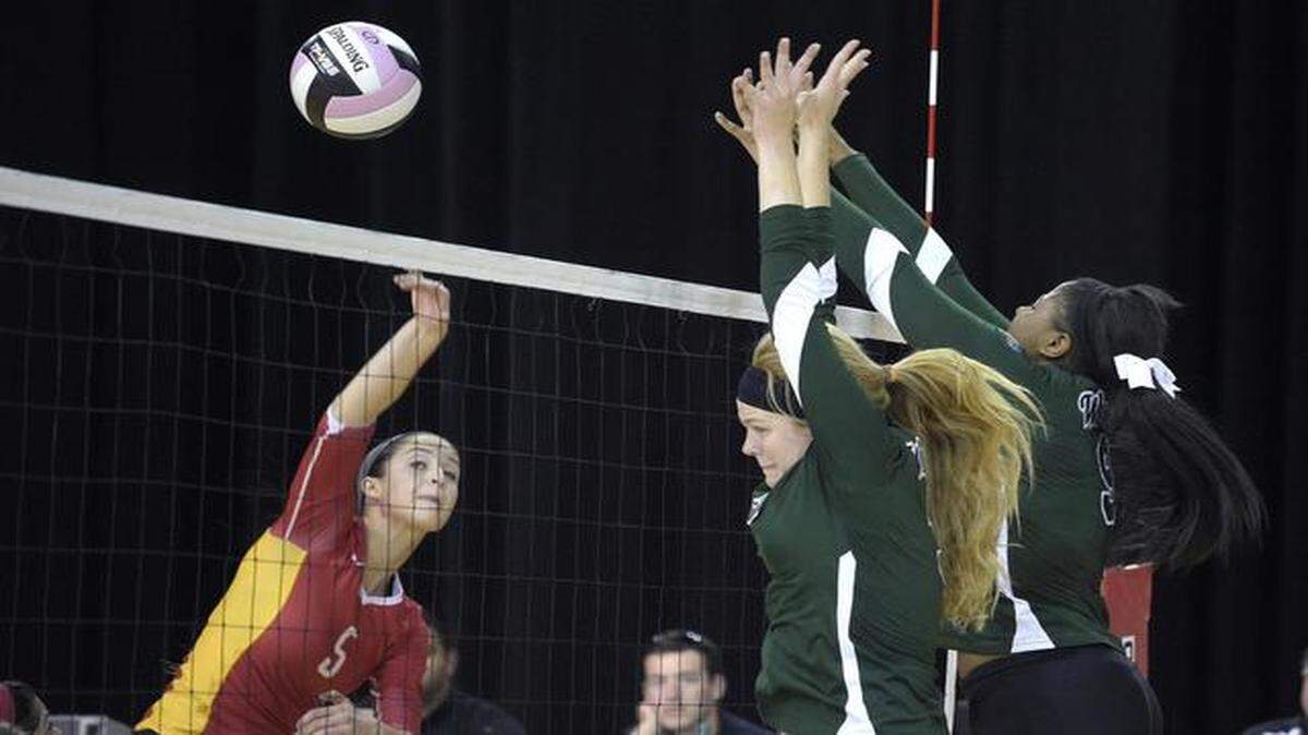 
All-out effort: Westminster’s Jillian Woodard, center, and Courtney Clausell attempt to block shot.
