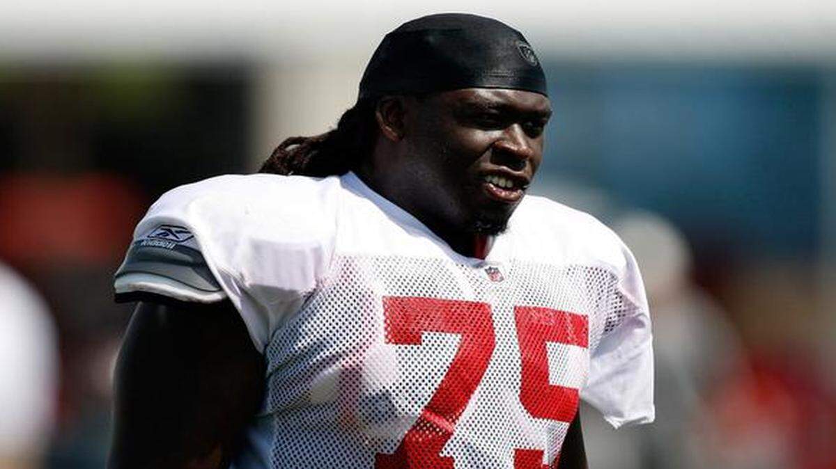 
Guard Davin Joseph #75 of the Tampa Bay Buccaneers works out during Training Camp at One Buccaneer Place on August 1, 2009 in Tampa, Florida.
