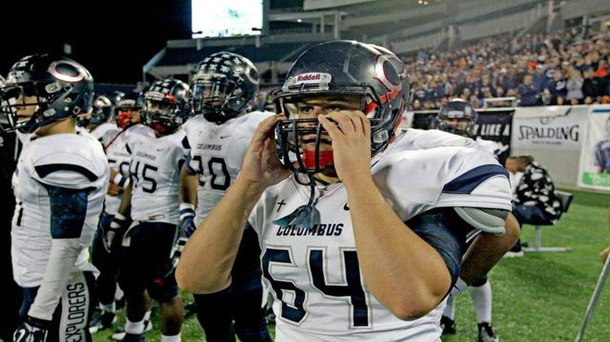 
 The Explorers’ Juan Carlos Cardosa watches the final seconds tick off in his team’s loss to Apopka in the Class 8A state championship game in the Citrus Bowl on Saturday night.
