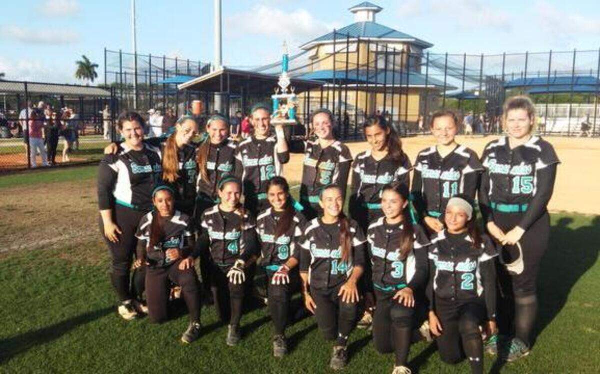 
Coral Reef defeated Palmetto 7-6 in eight innings to win its third consecutive GMAC championship.
