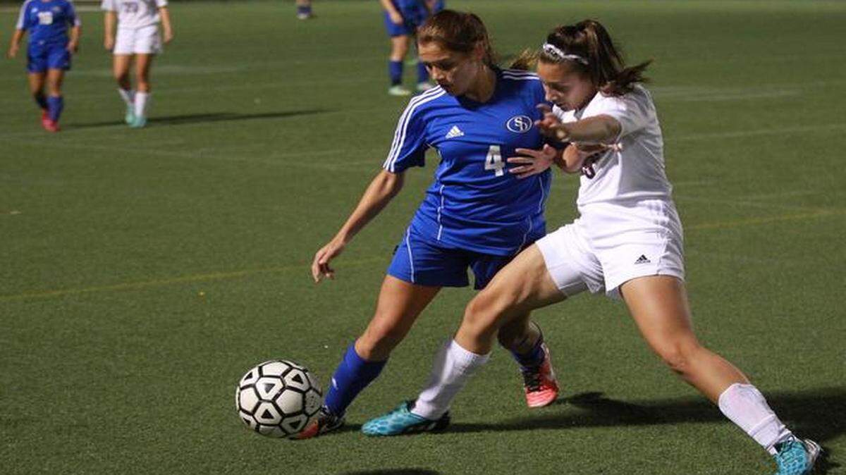
Miami Springs’ Odailys Matos, right, and South Dade’s Brittany LaRosa battle for the ball during Wednesday’s GMAC semifinal match.
