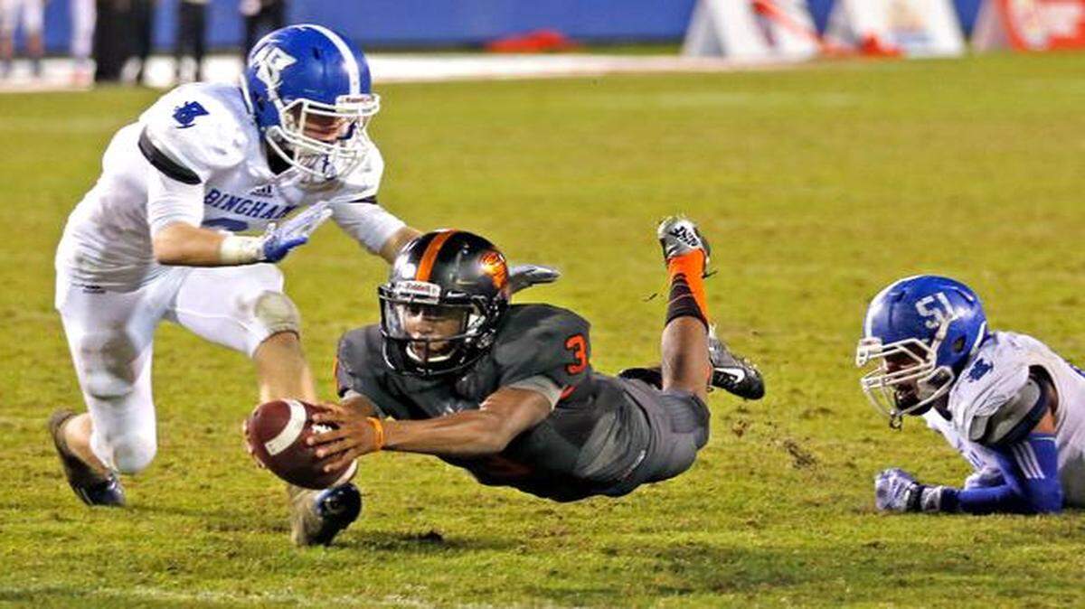
The winning play: Miami Booker T. Washington quarterback Maurice Alexander dives into the end zone in overtime to defeat Bingham of Utah.
