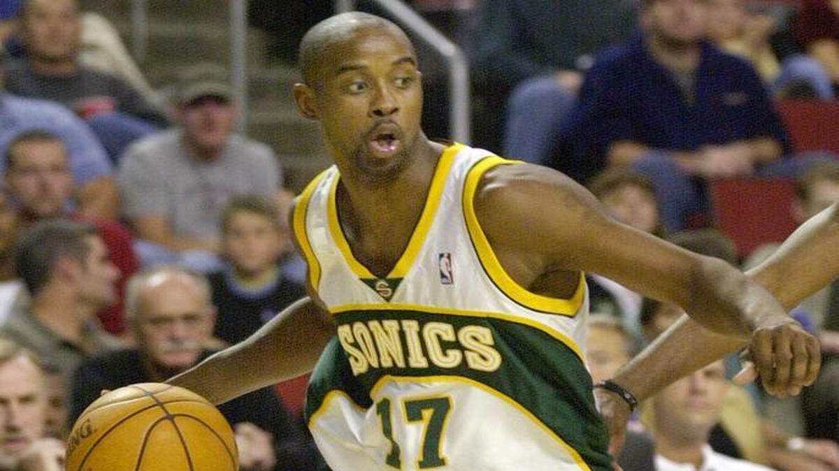 
Kenny Anderson, a four-time Parade All-American for Archbishop Malloy (New York) and NBA All-Star, has accepted Carol City’s offer to coach.
