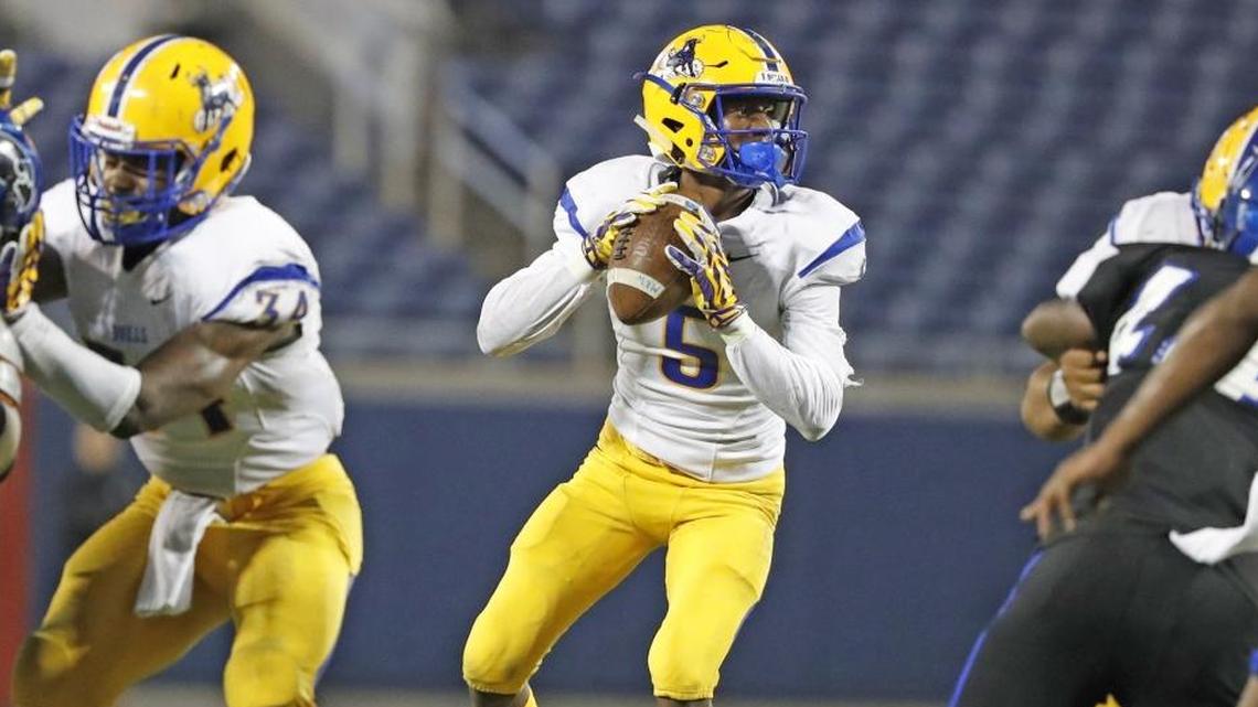 Miami Northwestern Bulls quarterback Chatarius Atwell jr. (5), seen here playing against Armwood in Class 6A state high school football championship at Camping World Stadium in Orlando on December 8, 2017, scored all three of his team’s touchdowns on Saturday in a 55-20 loss to Chandler High in Arizona in the Geico State Champions Bowl Series.