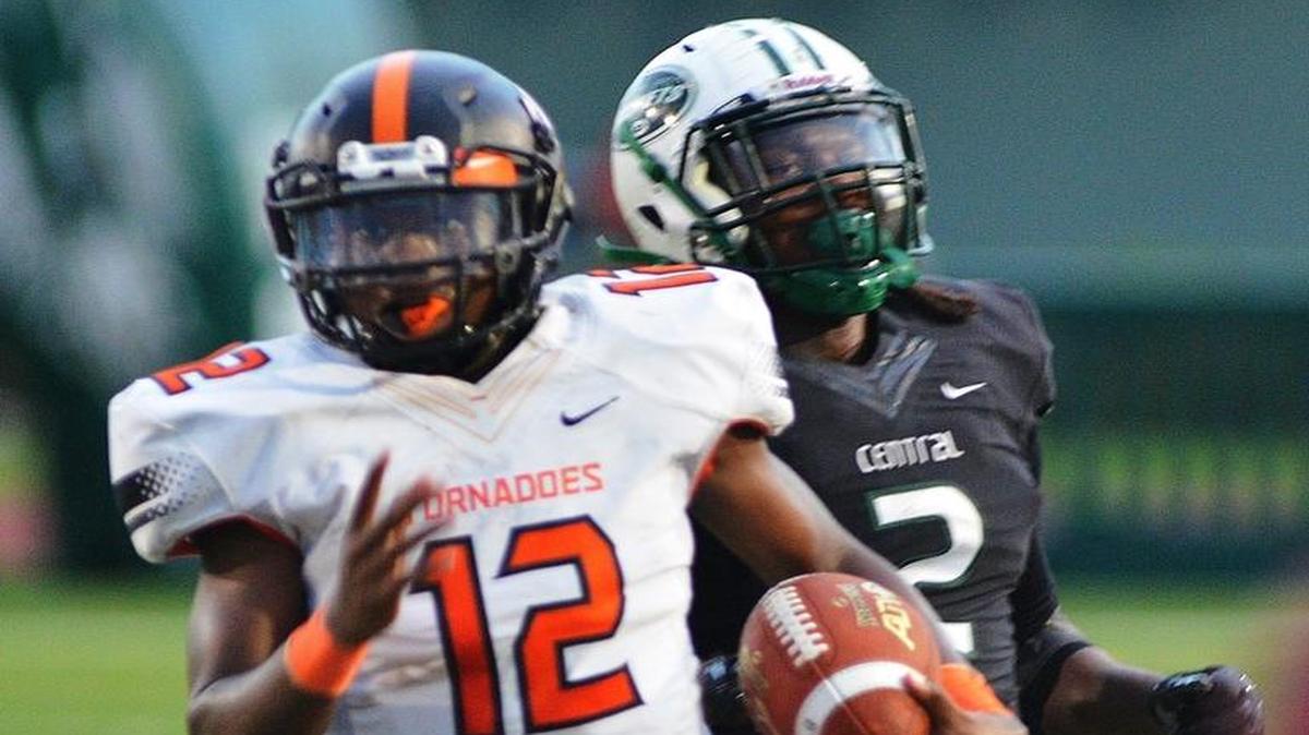 Quarterback Daniel Richardson led Booker T. Washington to a fourth state title in a row 2015, but can the Tornadoes repeat?