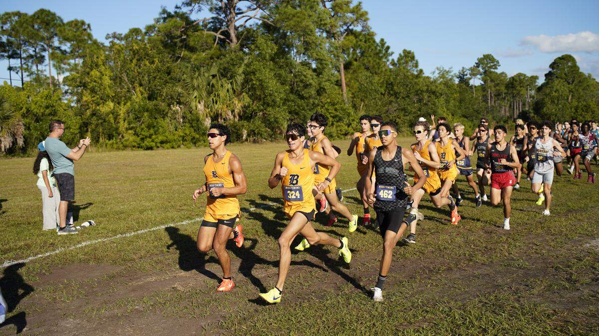 The powerhouse Belen Jesuit boys’ cross-country team dominated once again en route to the program’s 23rd consecutive region title.