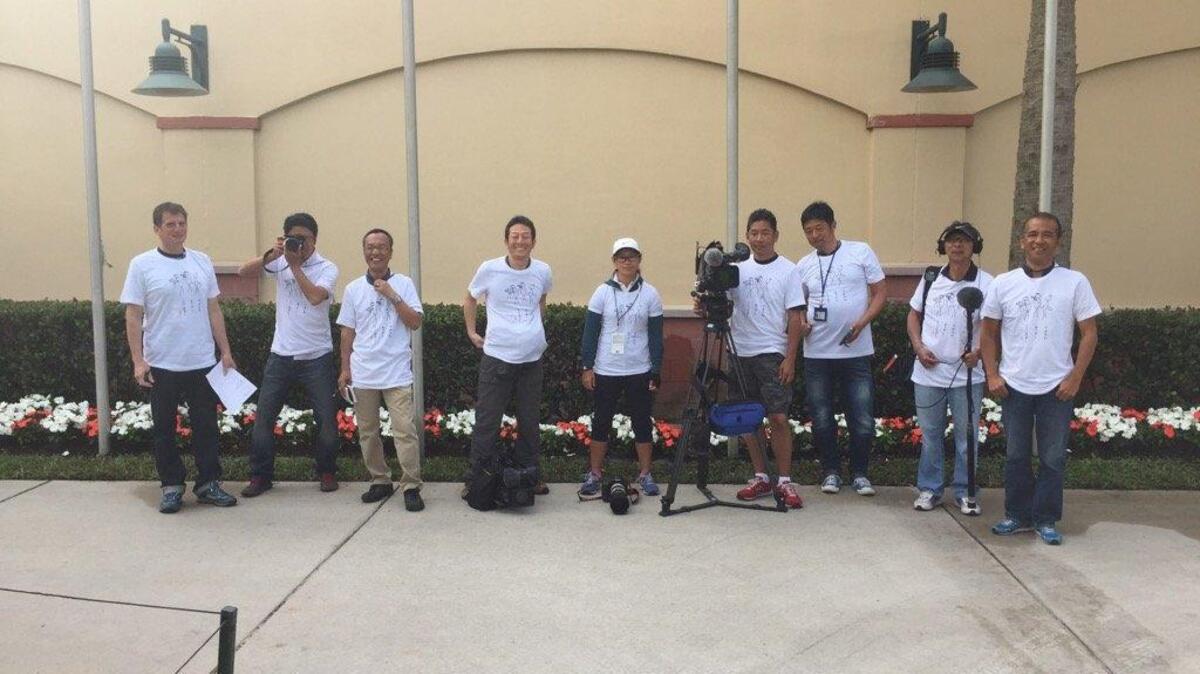 The Japanese media greeted Ichiro Suzuki on Saturday at the Marlins spring training camp wearing their own custom-designed T-shirts. They read “We can be persistent too.”