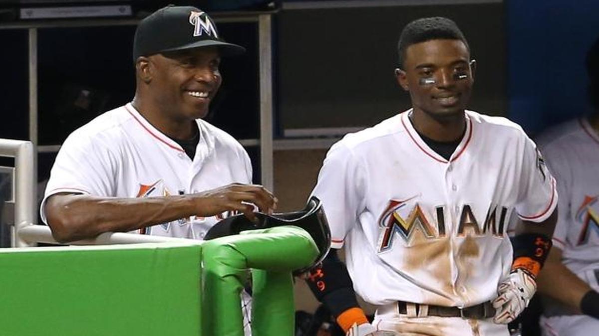 Former Miami Marlins hitting coach Barry Bonds, left, talks with second baseman Dee Gordon during the sixth inning of the game against the Philadelphia Phillies on Wed., Sept. 7, 2016 at Marlins Park in Miami.