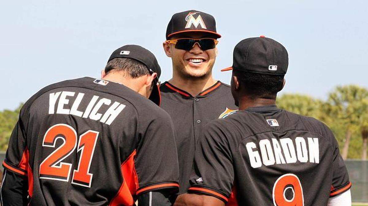 
Giancarlo Stanton, center, chats with teammates Christian Yelich and Dee Gordon during workouts on Tuesday at Roger Dean Stadium. 
