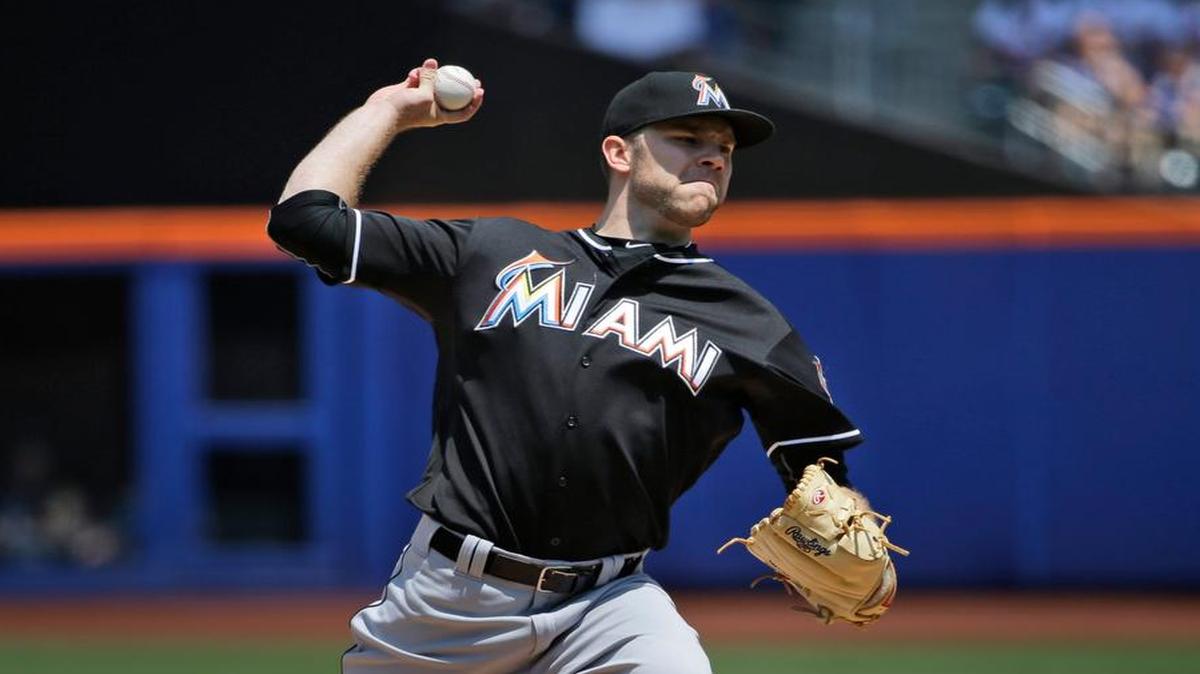 
Miami Marlins starting pitcher David Phelps throws during the first inning against the New York Mets on Sunday, May 31, 2015, in New York. 
