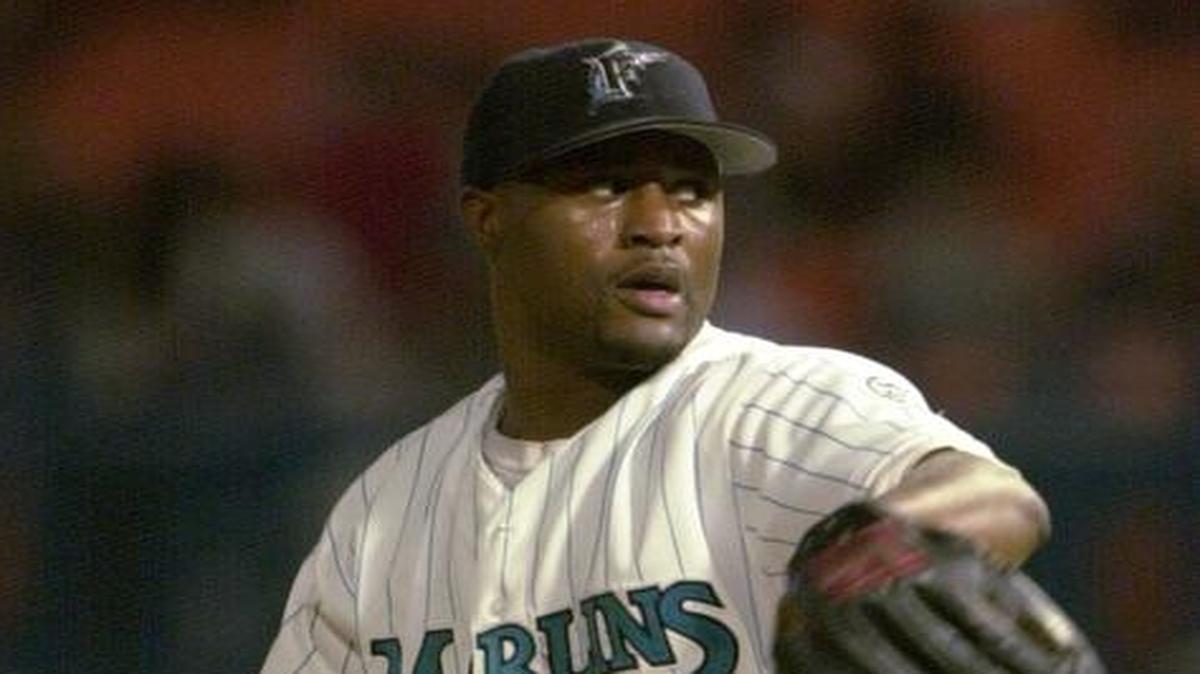 Chuck Smith in action against the Philadelphia Phillies in a 2000 game in which he allowed four hits and struck out 11 over eight innings.