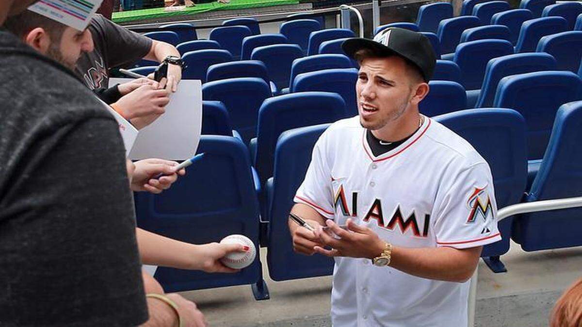 
Miami Marlins pitcher Jose Fernandez signed autographs for fans during the Miami Marlins Winter Warm-Up at Marlins Park in Miami on Feb. 21, 2015.

