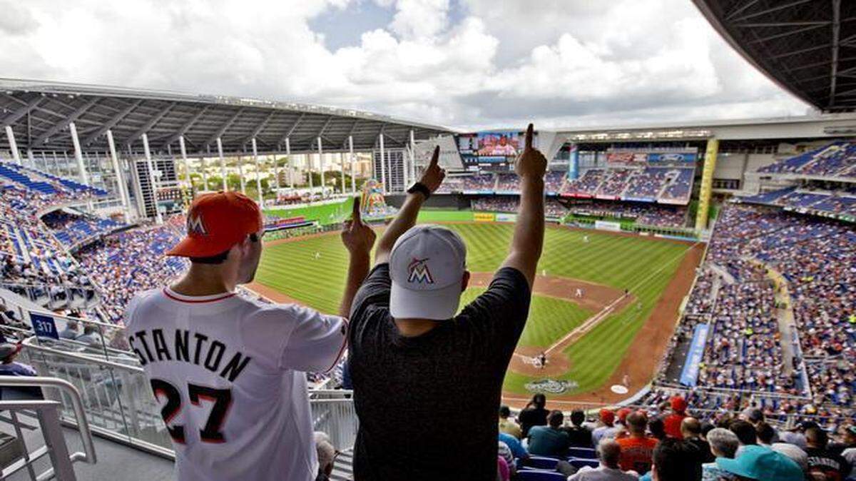 
Baseball fans Ralph Luces and German Garcia cheer for their team as the Miami Marlins open the season against the Atlanta Braves on Monday, April 6, 2015.
