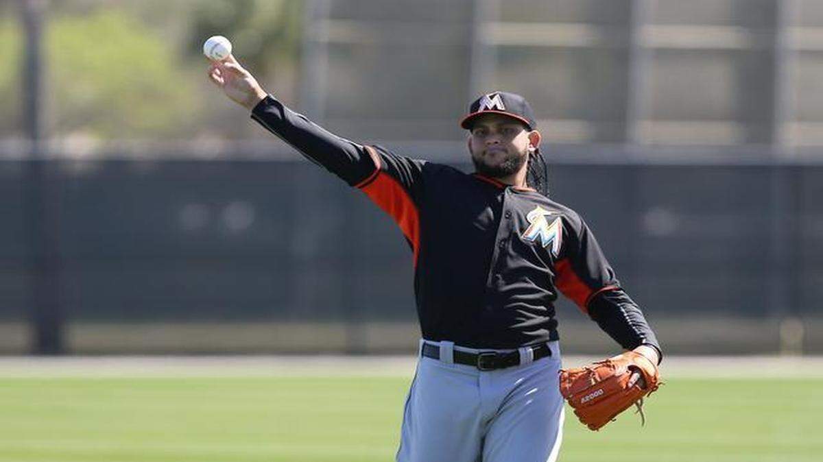
Miami Marlins pitcher Henderson Alvarez throws during the spring training baseball workouts for pitchers and catchers at Roger Dean Stadium in Jupiter on Feb. 20, 2015.
