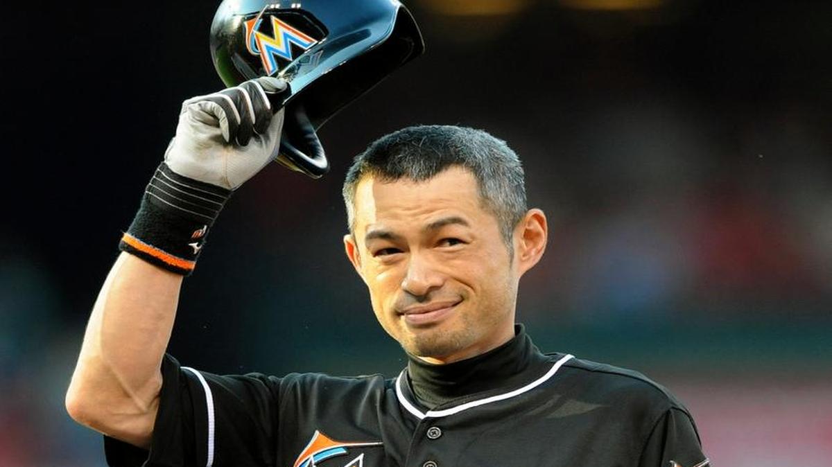 
Ichiro Suzuki of the Miami Marlins tips his hat to fans after a single against the St. Louis Cardinals in the first inning Saturday, Aug. 15, 2015 at Busch Stadium in St. Louis. 
