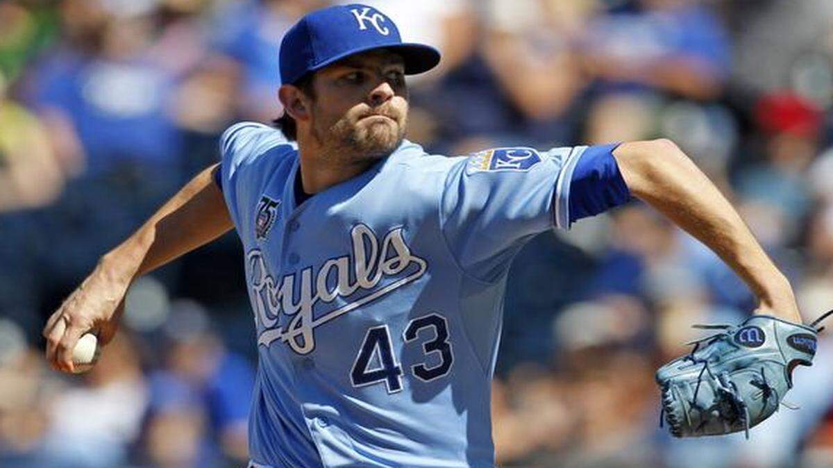 
Kansas City Royals relief pitcher Aaron Crow was traded Friday, Nov. 28, 2014 to the Miami Marlins for left-hander Brian Flynn and right-hander Reid Redman. 
