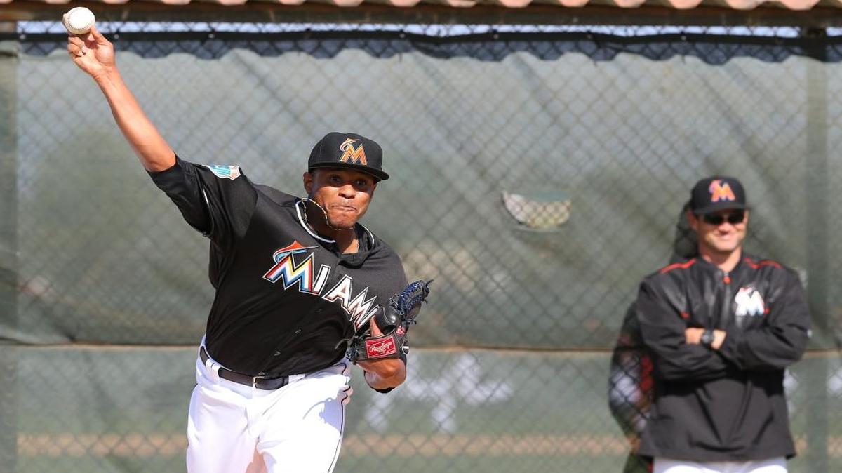 Miami Marlins pitcher Edwin Jackson throws during a spring training workout at Roger Dean Stadium on Friday, February 19, 2016 in Jupiter, Florida.
