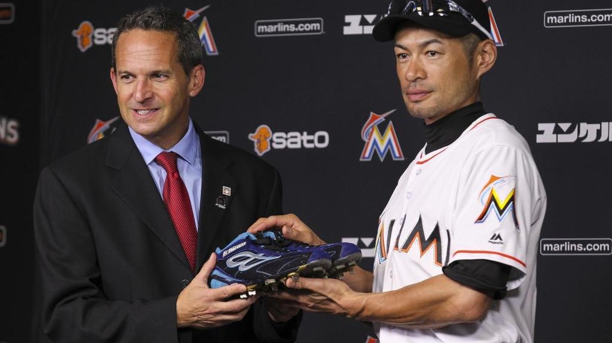 Miami’s Ichiro Suzuki gifts the baseball shoes he wore while recording his 3,000th MLB to Jeff Idelson, president of the National Baseball Hall of Fame and Museum.