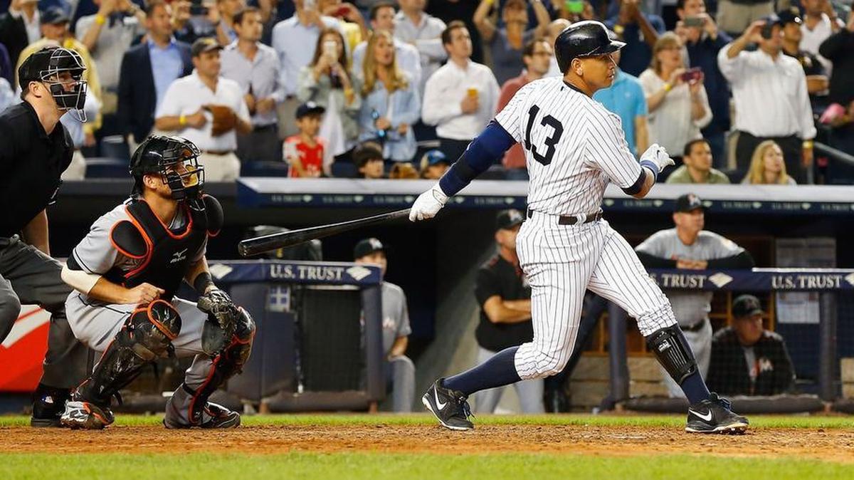 
Alex Rodriguez #13 of the New York Yankees flies out to end the sixth inning against the Miami Marlins during his first attempt at career hit number 3,000 on June 18, 2015 at Yankee Stadium in the Bronx borough of New York City. 
