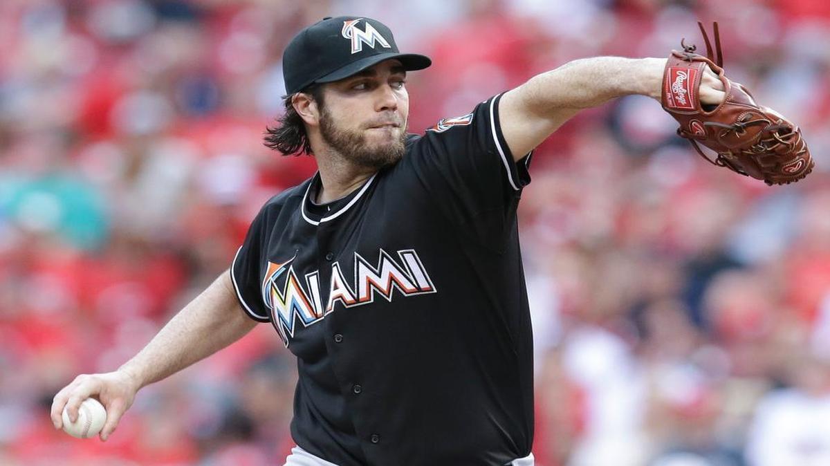 
Miami Marlins starting pitcher Dan Haren throws in the second inning of a baseball game against the Cincinnati Reds, Friday, June 19, 2015, in Cincinnati. The Reds won 5-0.
