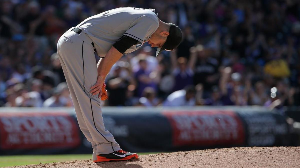 
David Phelps can’t believe it after giving up
 a three-run home run to Carlos Gonzalez on Saturday.
