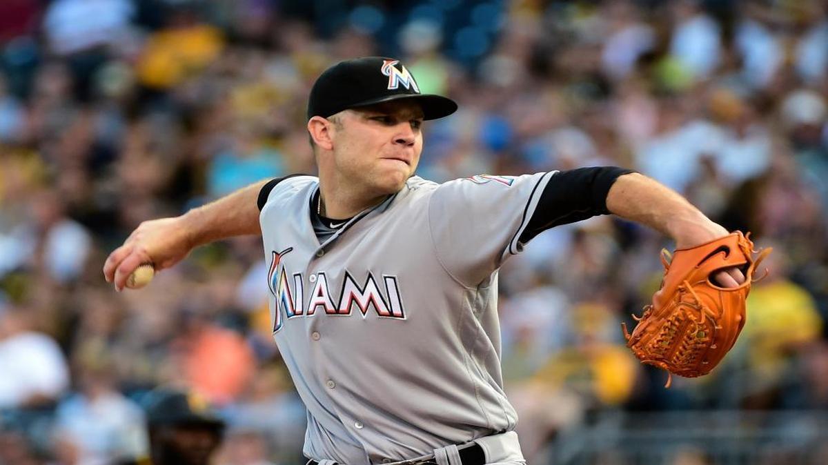 Miami Marlins' David Phelps throws during the first inning of a baseball game against the Pittsburgh Pirates in Pittsburgh, Saturday, Aug. 20, 2016.