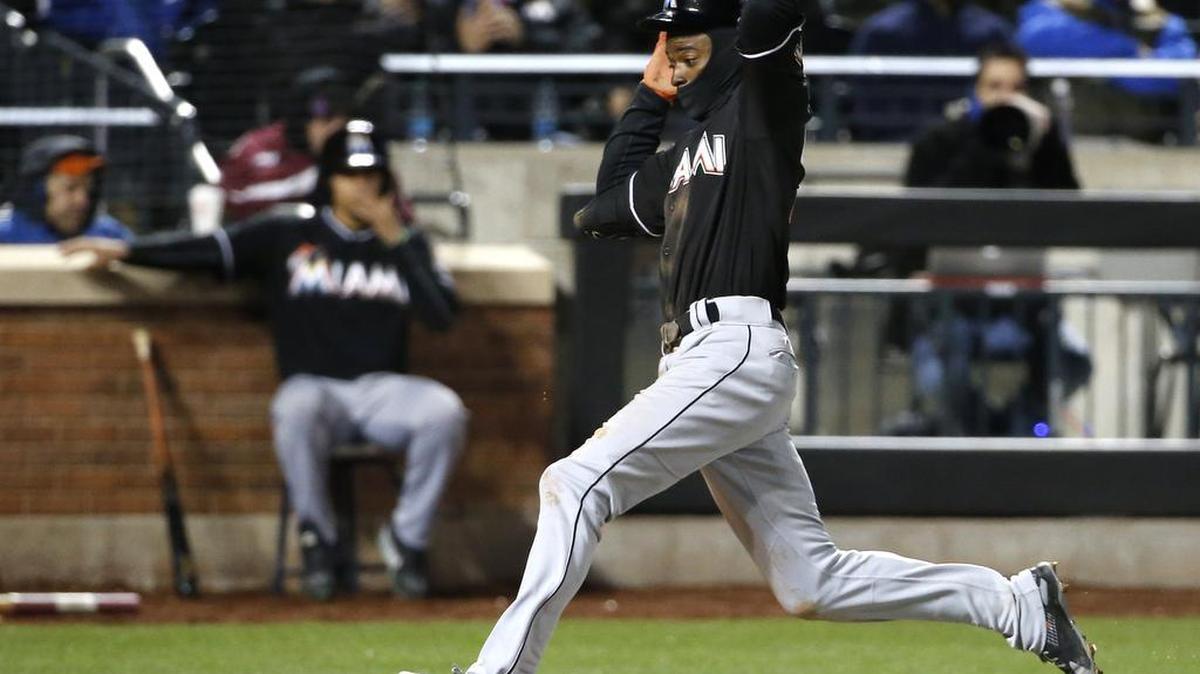 Marlins second baseman Dee Gordon dashes to the plate to score on Martin Prado’s sacrifice fly in the eighth inning of Tuesday night’s 2-1 victory over against the New York Mets at Citi Field. It wound up being the winning run.