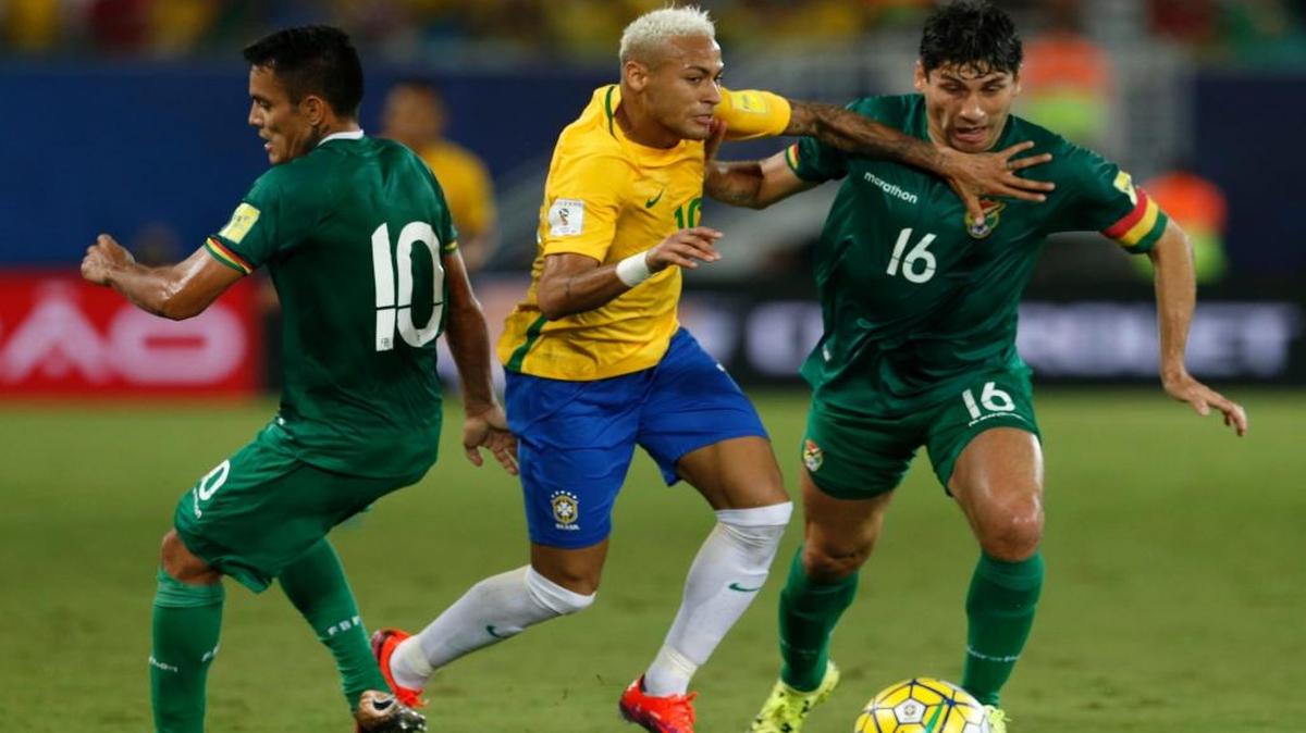 Brazil star Neymar, center, fights for the ball during a victory over Bolivia in a World Cup qualifying match earlier this month. The Brazilians have won four qualifying matches in a row and sit atop the CONMEBOL standings.