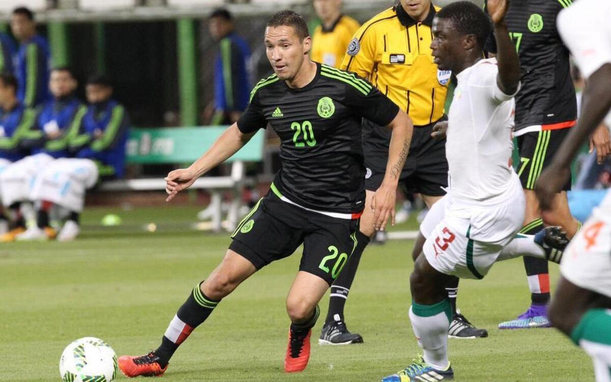 Jesus Duenas of Mexico controls the ball as Senegal’s Pamipi Nestor Mendy closes in during a friendly match at Marlins Park in Miami on Wednesday, Feb. 10, 2016.
