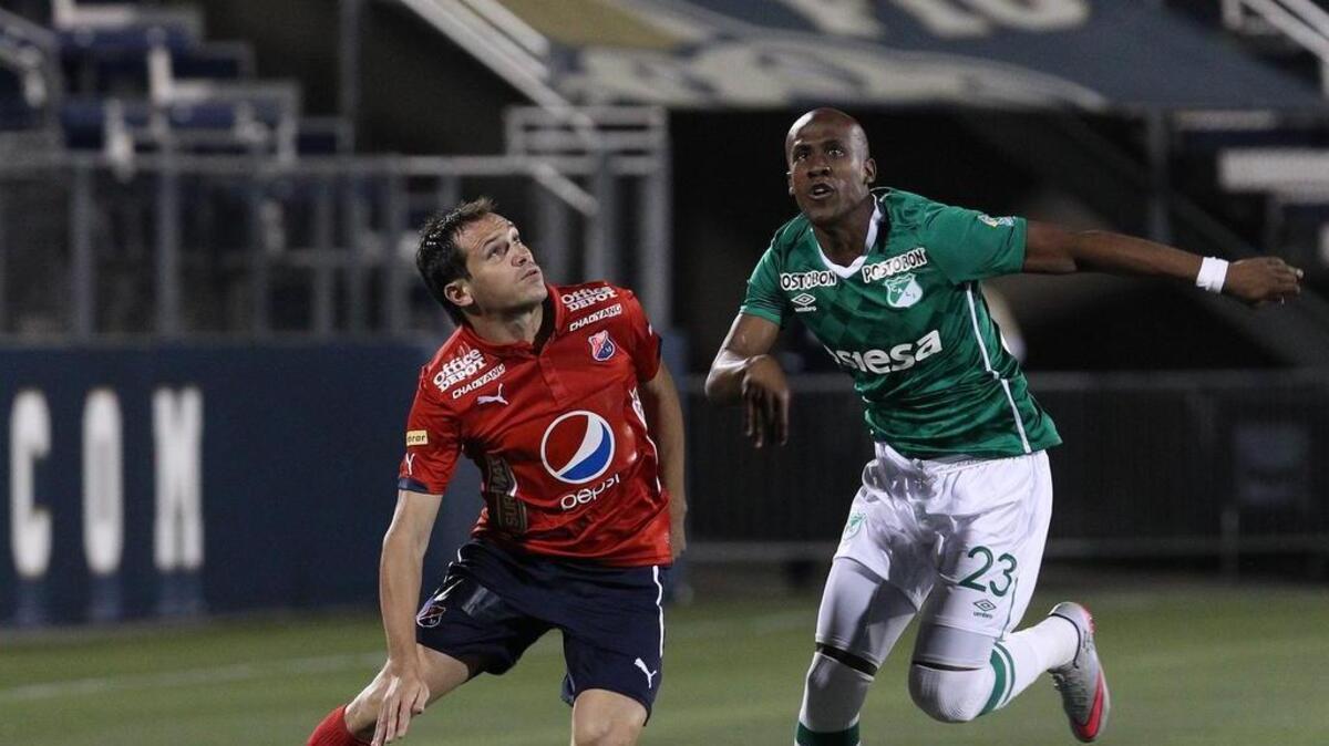 Hernan Hecholda (left) of Independiente Medellin vies for a loose ball with Felipe Banguero of Deportivo Cali in the first half of an exhibition match at FIU Stadium in Miami on Wednesday, January 13, 2016. 
