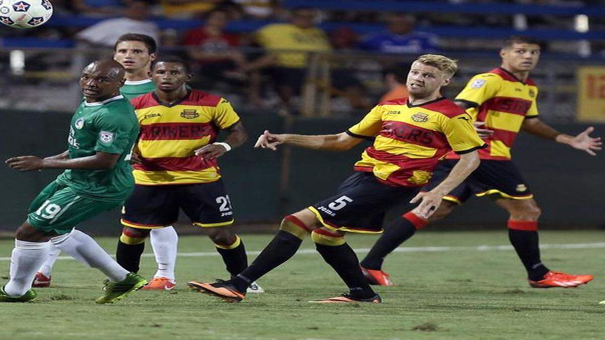 
New York Cosmos player Marcos Senna (in green) loses the ball to the Strikers’ Manny Gonzalez and Toni Stahl during a game at Lockhart Stadium in Fort Lauderdale on Saturday, Sept. 21, 2013.
