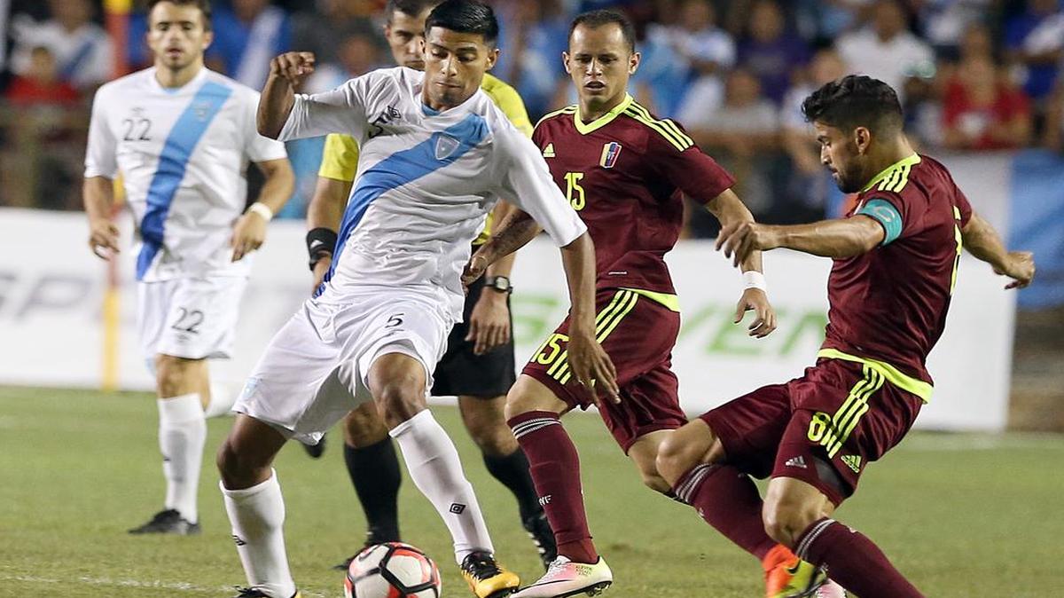 Guatemala’s Moises Edwardo Hernandez, left, tries to get around Venezuela defenders Alejandro Guerra Morales (15) and Tomas Eduardo Rincon during the first half of a friendly at Lockhart Stadium on Wednesday night, as the teams prepare for the upcoming Copa America.