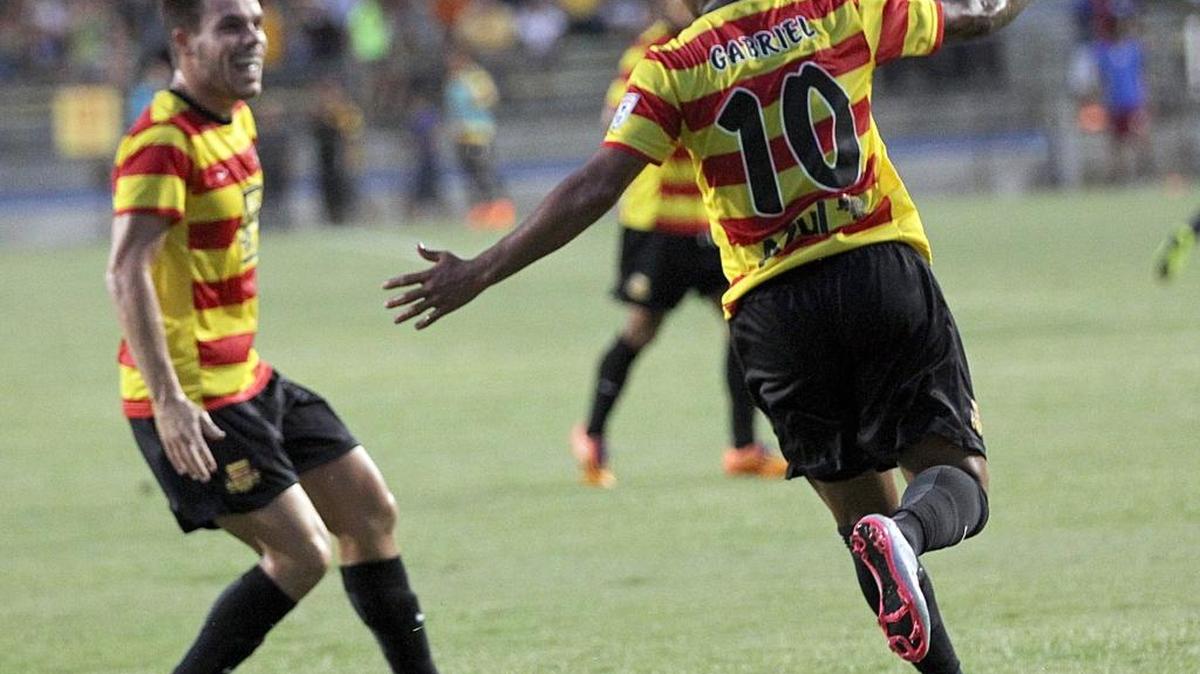 Fort Lauderdale Strikers’ Gabriel (10) celebrates after scoring against the New York Cosmos at Lockhart Stadium in Fort Lauderdale on Saturday, Aug. 08, 2015. The match ended in a 3-3 draw.