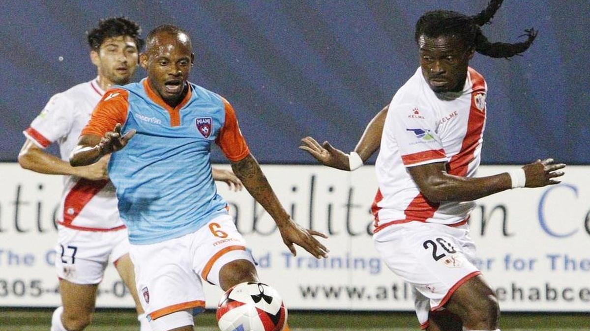 Miami FC's midfielder Ariel Martinez (6) takes control of the ball during the NASL game against Rayo OKC, Fri., April 22, 2016 at Ocean Bank Field at FIU Stadium in Miami.