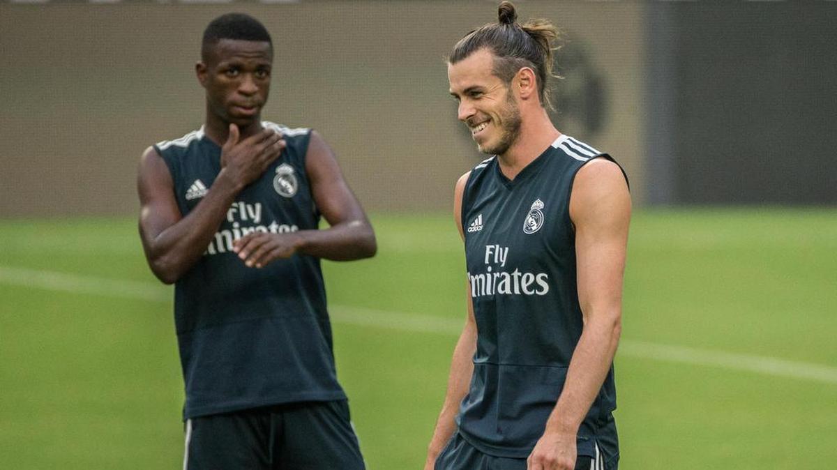 Los delanteros del Real Madrid Gareth Bale y Vinicius Junior (der.) se entrenan en Miami el 30 de julio.