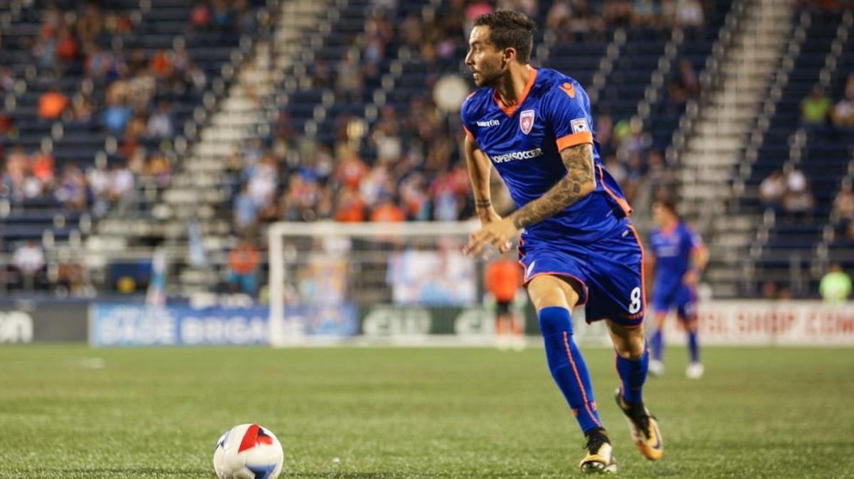 Vincenzo Rennella (8), from Miami FC plays the New York Cosmos at Riccardo Silva Stadium on November 5. 2017.