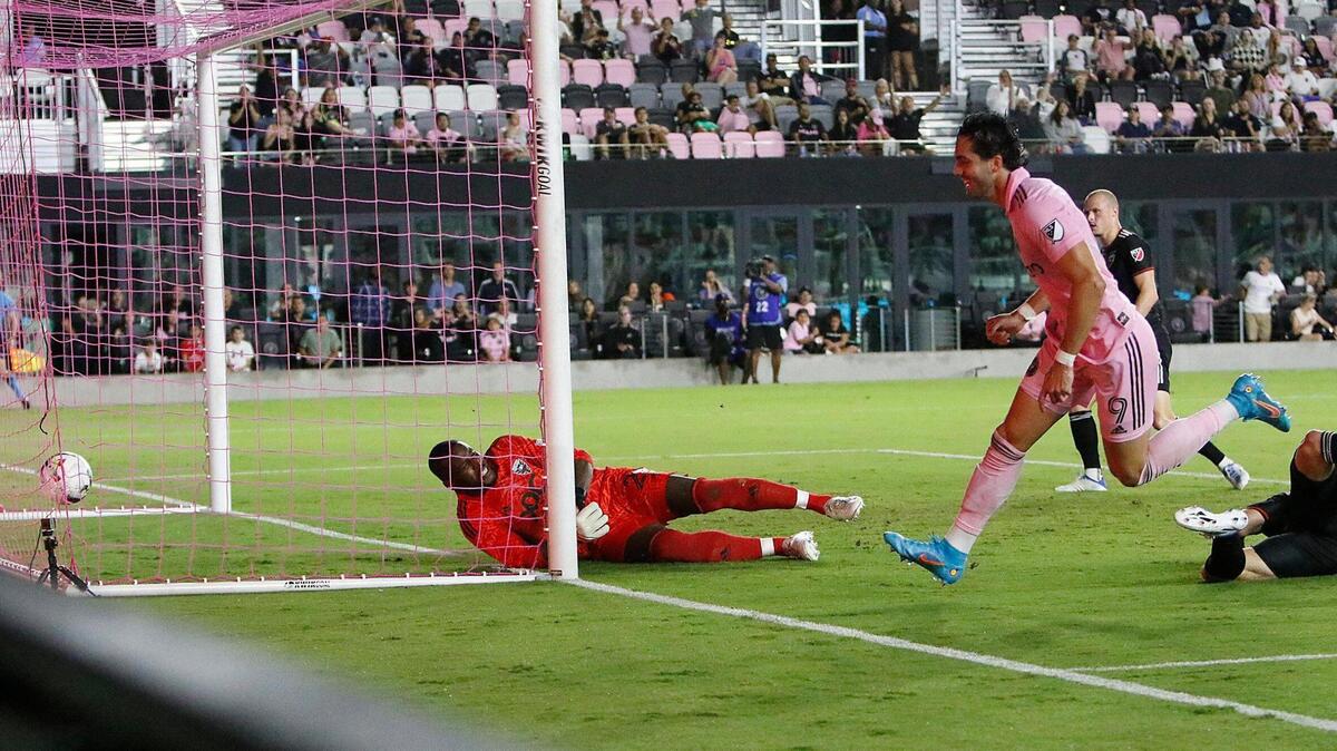 Inter Miami CF forward Leonardo Campana (9) scores first goal during soccer game against DC United on Saturday, May 14, 2022 at DRV PNK Stadium in Fort Lauderdale. Andrew Uloza / for THE MIAMI HERALD