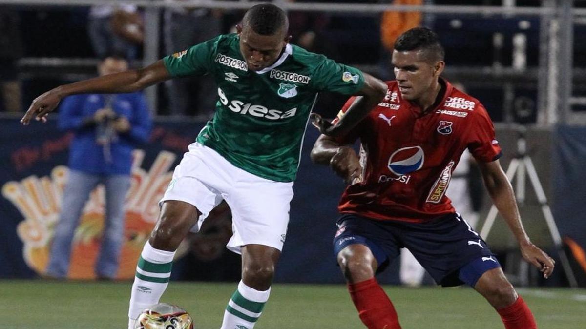 Rafael Borre, left, of Deportivo Cali fends off Camilo Sainz of Independiente Medellin during the first half of an exhibition match at FIU Stadium in Miami on Wednesday, January 13, 2016.