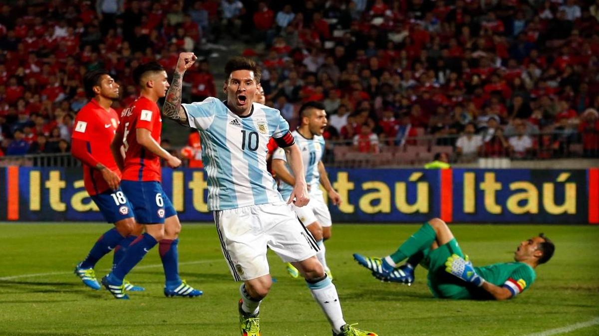  Lionel Messi es la gran interrogante de Argentina para su debut el lunes antes Chile en la Copa América Centenario.
Messi se incorporó a la concentración albiceleste en California apenas el viernes, tras declarar el jueves en Barcelona en su juicio por fraude fiscal.