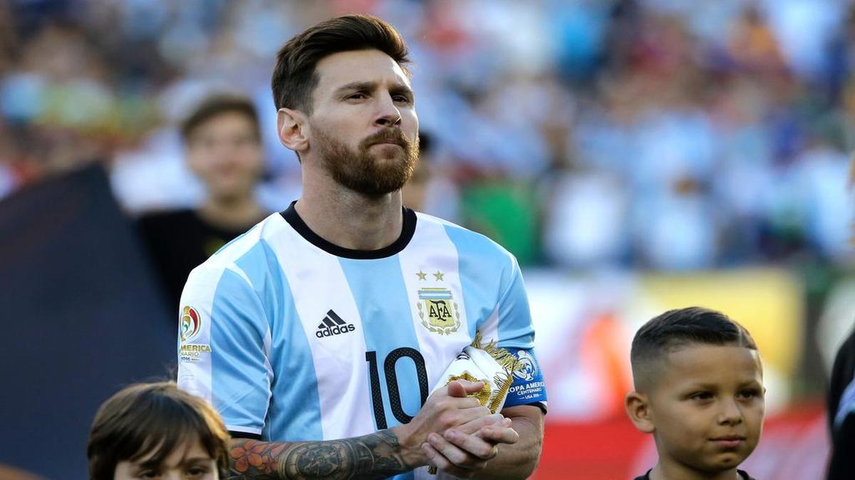 Por necesidad o convicción, el debutante técnico de Argentina Edgardo Bauza haría una renovación ofensiva para rodear a Lionel Messi con nuevos socios como Paulo Dybala y Lucas Pratto el jueves ante Uruguay, líder de las eliminatorias sudamericanas para el Mundial de 2018.