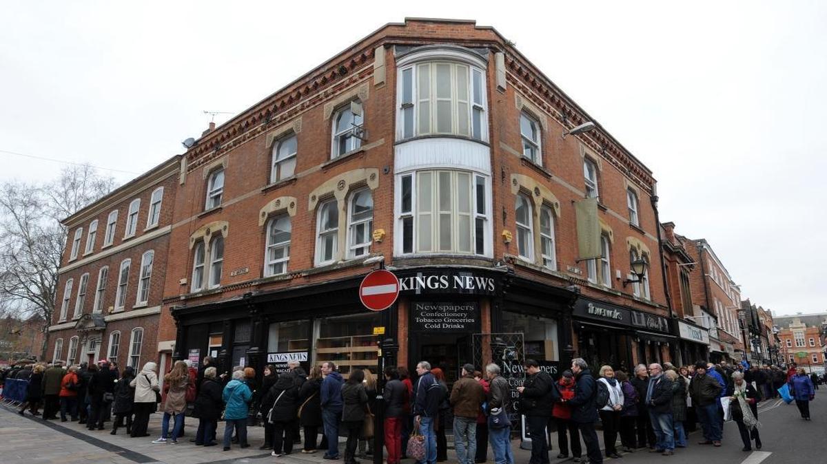 People in Leicester line up to view the coffin of King Richard III in March 2015. Some suggest the good fortune of the Leicester City soccer team began with the discovery of the king’s remains under a parking lot in the city in 2012.