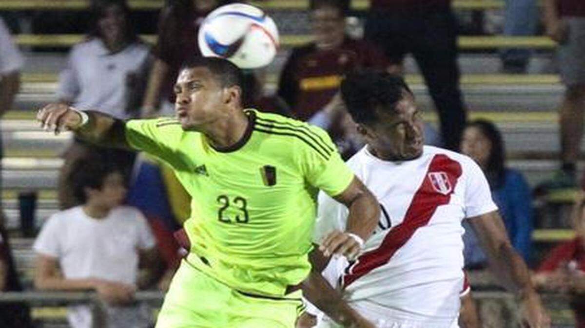 
Venezuela’s Ronson Salomon (23) and Peru’s Renato Tapia battle for the ball in the first half during a friendly game at Lockhart Stadium in Fort Lauderdale on Tuesday, March 31, 2015.
