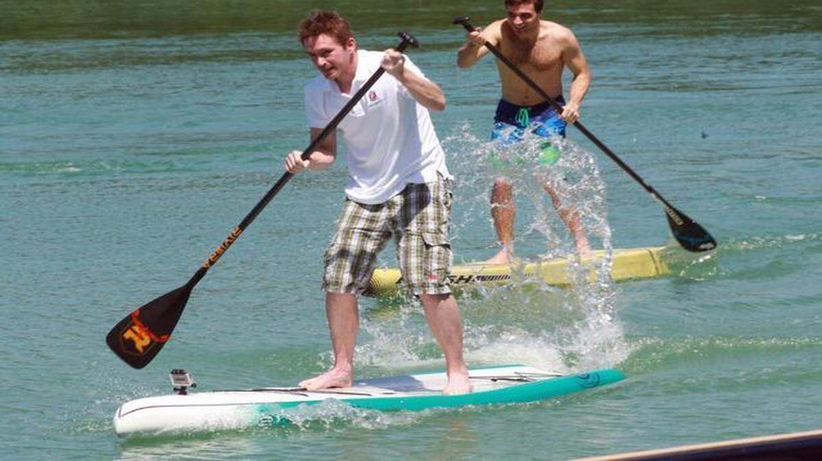 
 Key Biscayne: Scott Speed, front, races on a paddle board with fellow ePrix driver Jerome D’Ambrosio.

