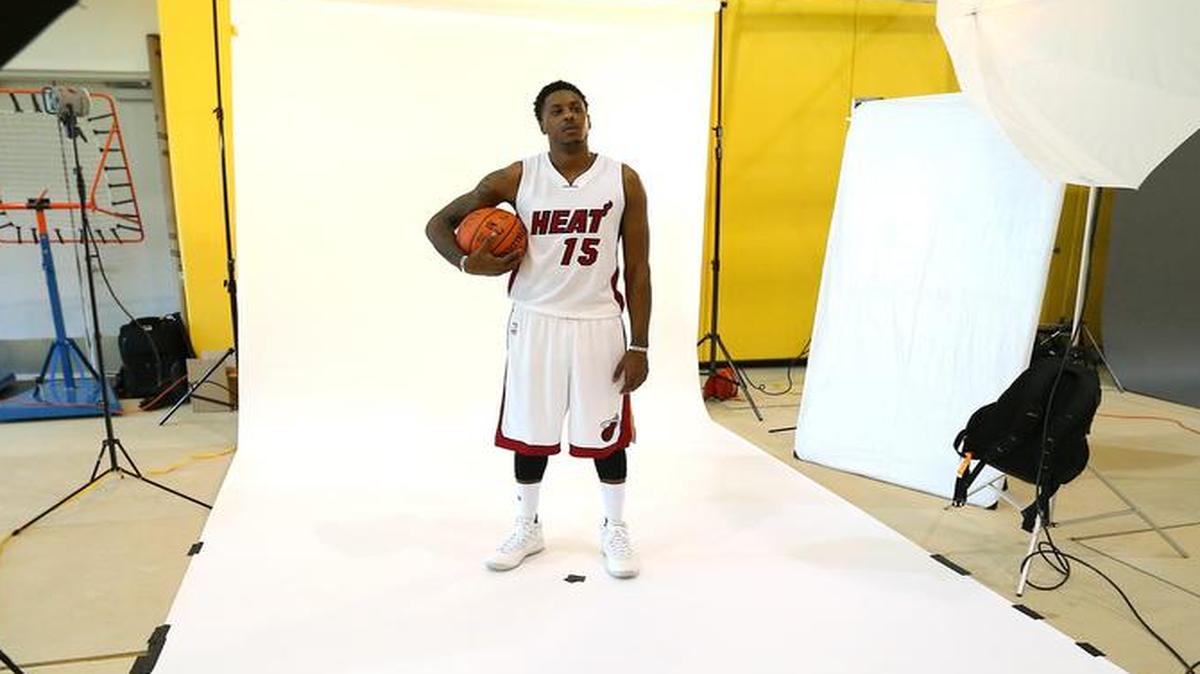 
Miami Heat guard Mario Chalmers poses for el Nuevo Herald photographer Hector Gabino during the Media Day for the 2015-16 NBA season at AmericanAirlines Arena in Miami on Monday, September 28, 2015.
