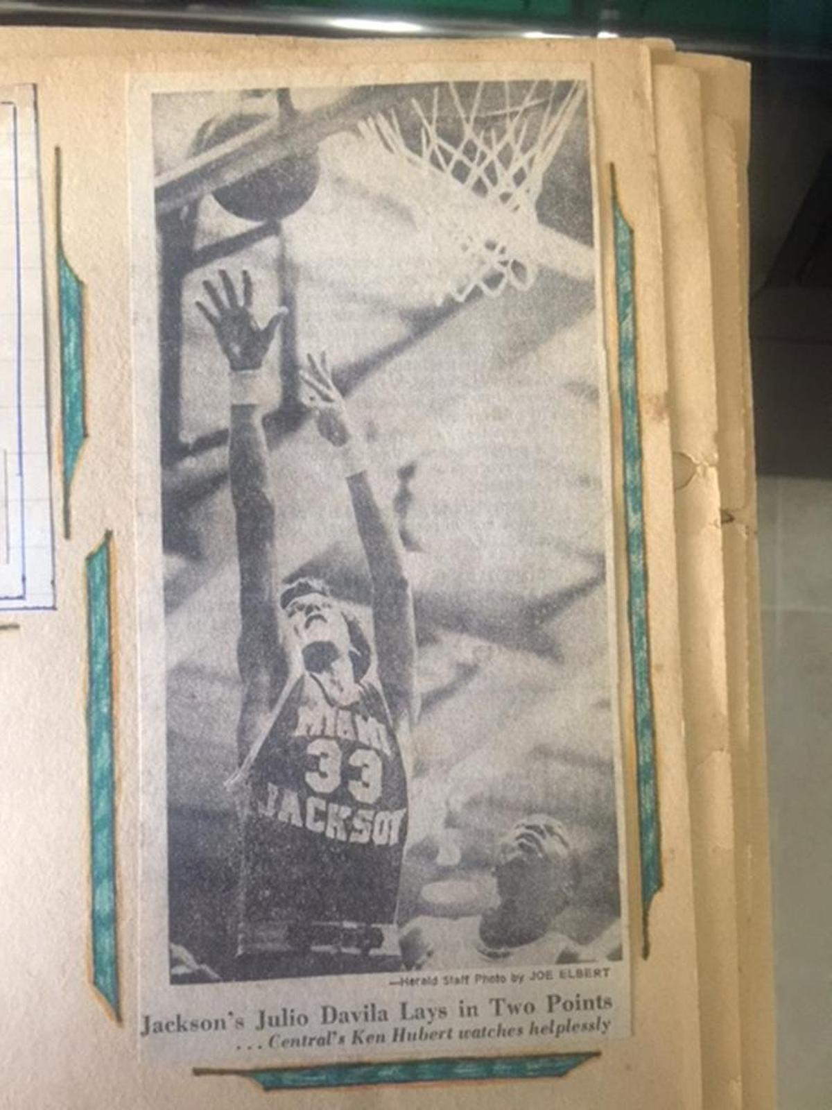 A 1974 news clip of Julio Davila, playing for the Jackson Generals.