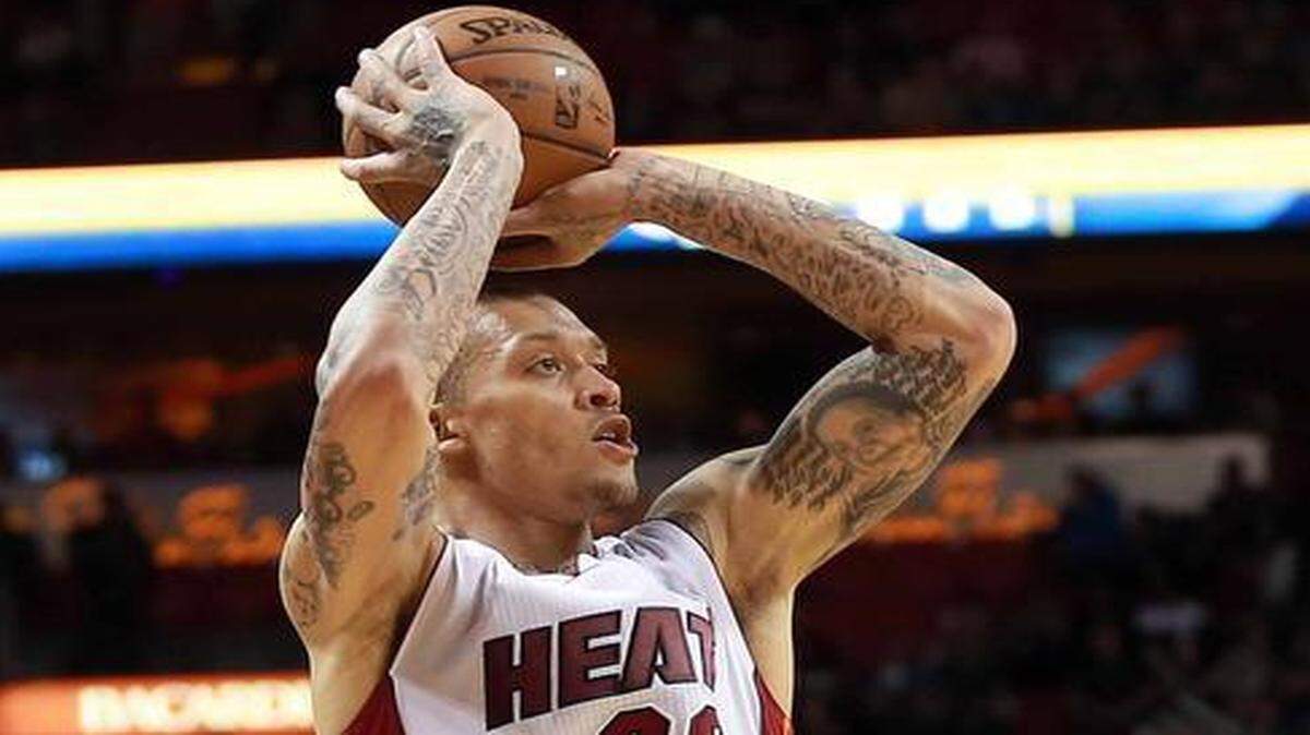 
Michael Beasley shoots in the fourth quarter against the Atlanta Hawks at AmericanAirlines Arena in Miami on Saturday, Feb. 28, 2015.
